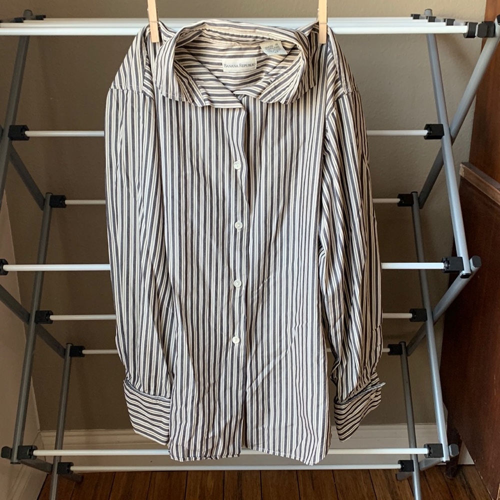 Banana republic button up blouse. Size XS. 100% cotton.